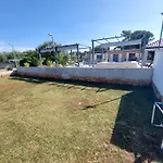 Dva Delfina Vila *