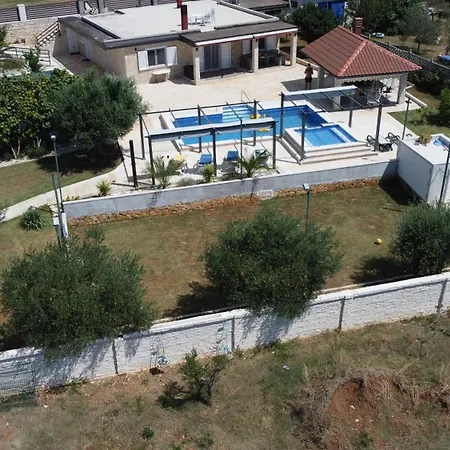 Dva Delfina * 보드냔